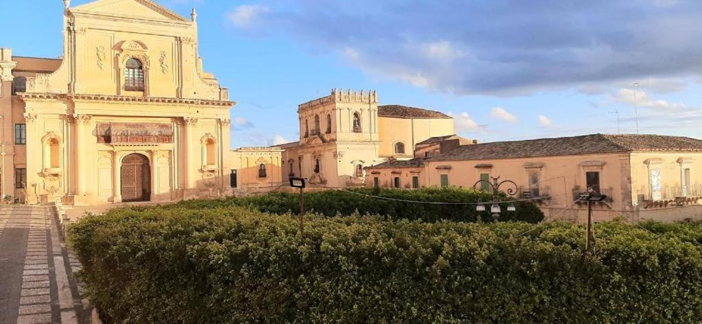 Villa La Casa In Piazza à Noto Extérieur photo