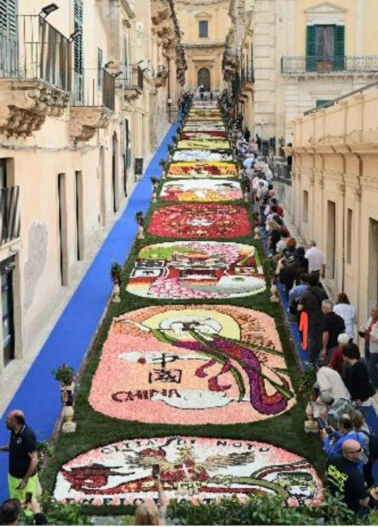 Villa La Casa In Piazza à Noto Extérieur photo